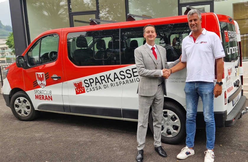 Neuer Vereinsbus für Sportclub Meran