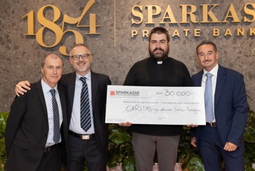 Spendenaktion an Sparkasse-Geldautomaten für Caritas-Nothilfe: 30.000 Euro für Unwetteropfer in Emilia Romagna
