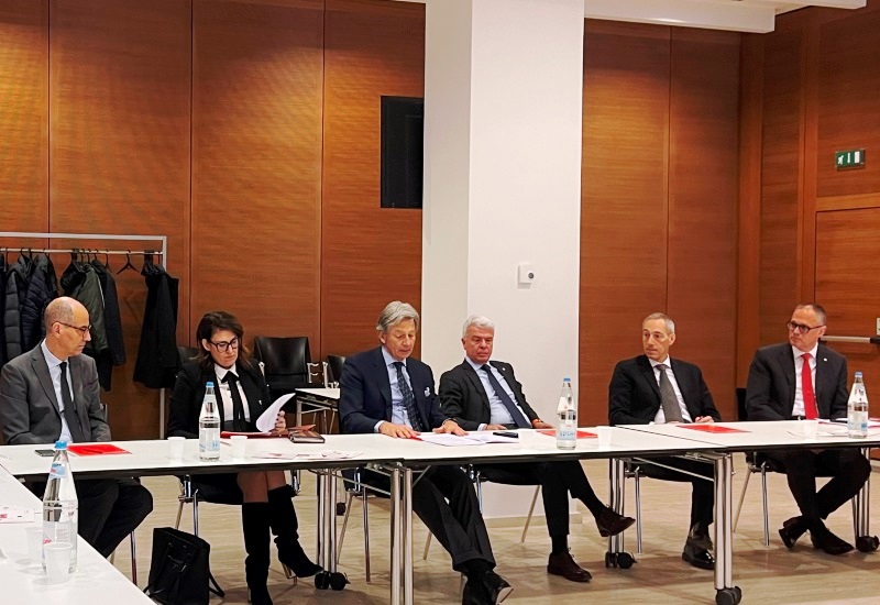Führungsspitzen von Sparkasse und Confesercenti Alto Adige Südtirol vertiefen Zusammenarbeit