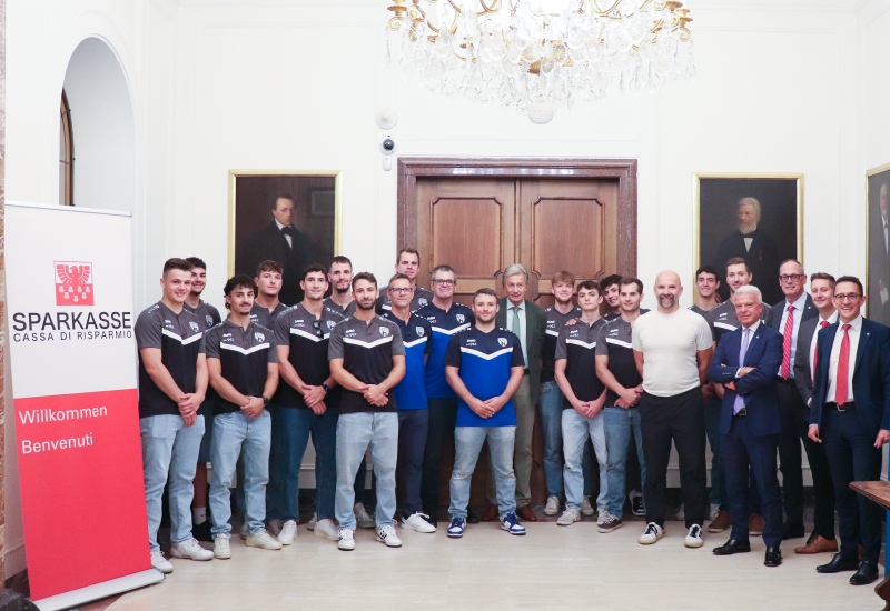 Sparkasse ist Premium Partner der Black Devils: neue Mannschaft für die Saison 2024/25 vorgestellt