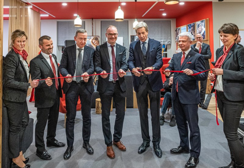 Die Sparkasse in St. Ulrich in Gröden in einer rundum erneuerten Filiale – Innovative Beratung und Digitalisierung im Foku...