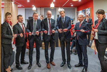 Die Sparkasse in St. Ulrich in Gröden in einer rundum erneuerten Filiale – Innovative Beratung und Digitalisierung im Foku...