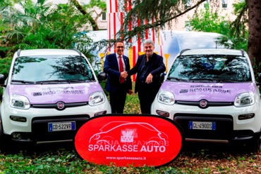 Transart und Sparkasse im Tandem mit besonderen Festival-Fahrzeugen