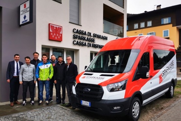 Ski Team Alta Badia mit neuem Kleinbus