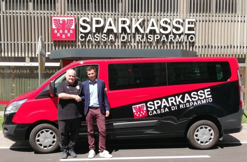 Basket: Neuer Kleinbus für die Jugend-Sektion von Sisters
