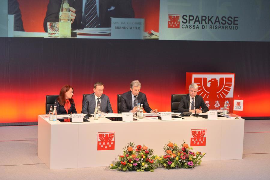 Sparkasse-Aktionäre genehmigen Bilanz für das Jahr 2014 Stiftung überweist 120 Mio. € als Anzahlung für Kapitalerhöhung
