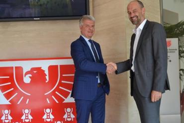 Eos und Sparkasse besiegeln Zusammenarbeit