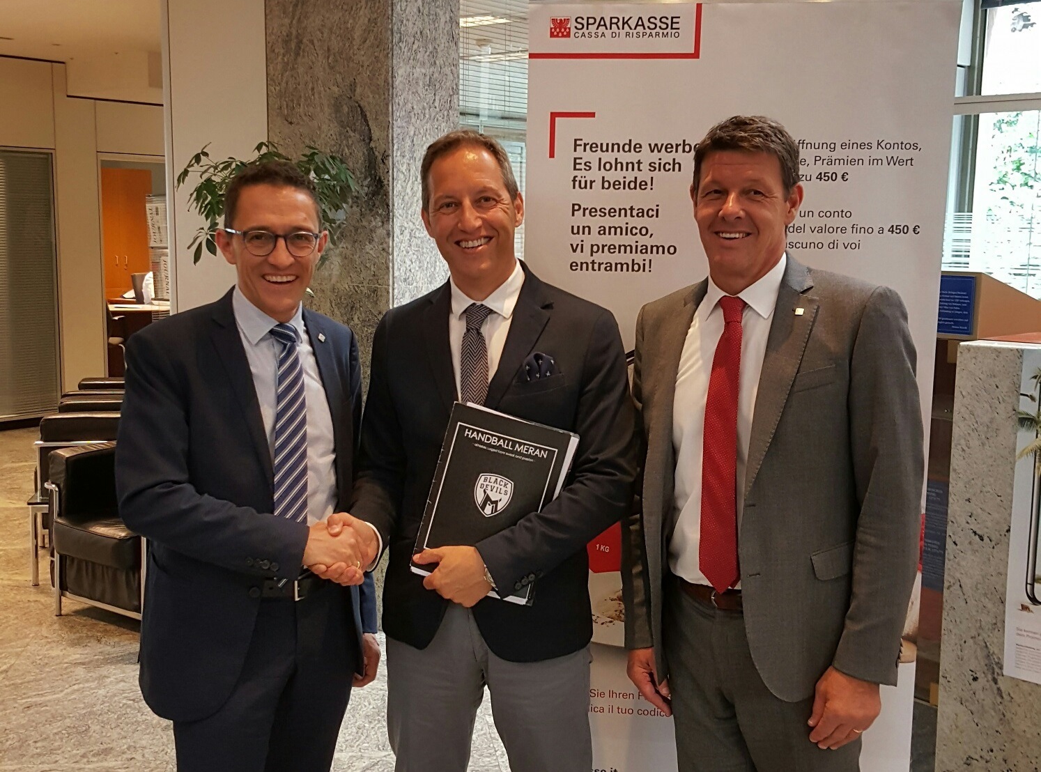 Sparkasse neuer Sponsor des SC Meran Handball
