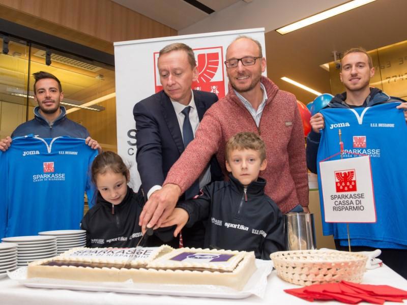 Sparkasse neuer Hauptsponsor des Fußballclubs USD Brixen