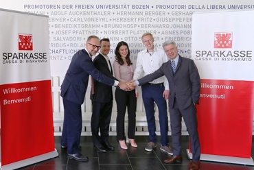 Von Bozen zum „Big Apple“: drei Stipendien für ein Studienjahr in der Finanzmetropole New York dank der Sparkasse