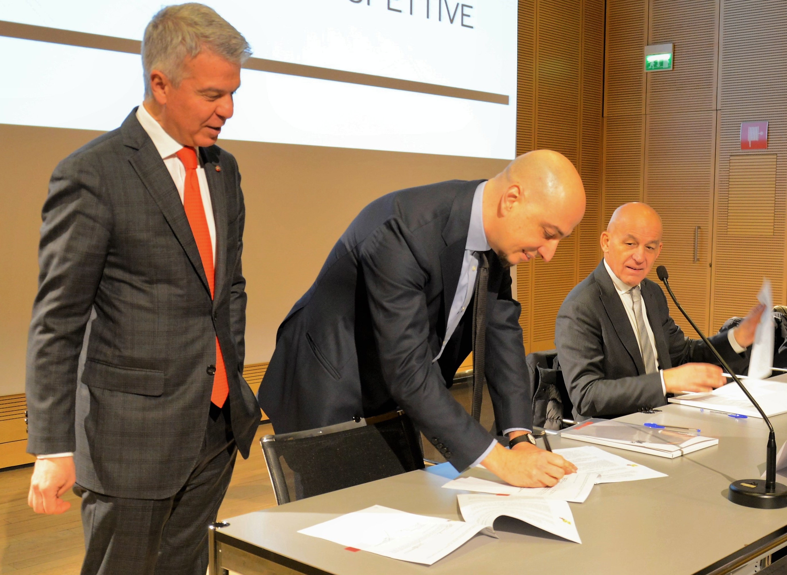 Sparkasse und Mart besiegeln wichtige Partnerschaft