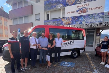Neuer Kleinbus für Amateursportclub Auer