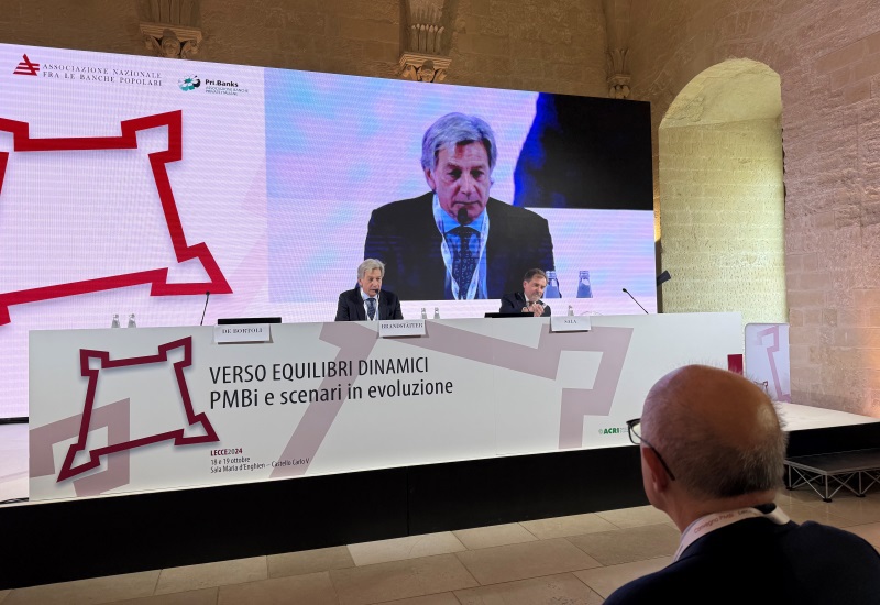 Präsident Brandstätter Tagungsleiter beim Kongress der kleineren und mittleren Banken