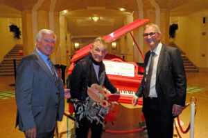 Trevor Pinnock in der Mitte, links Herman Schnitzer und rechts Andreas Cappello