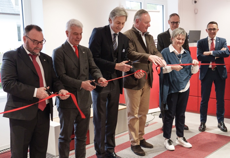 Sparkasse im Vinschger Hauptort Schlanders in einer rundum erneuerten Filiale