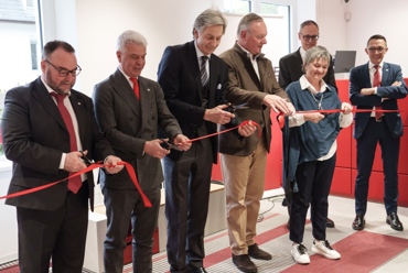 Sparkasse im Vinschger Hauptort Schlanders in einer rundum erneuerten Filiale