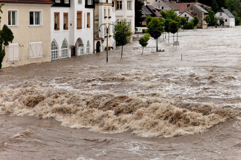 Inondazione di acqua di un centro abitato