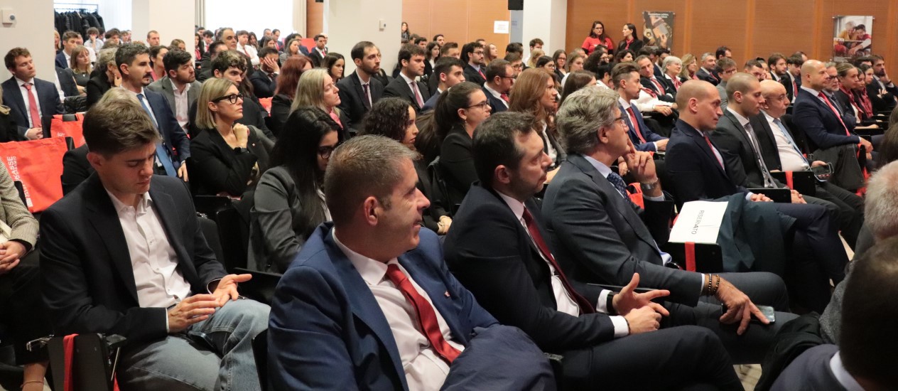 184 neue Mitarbeiterinnen und Mitarbeiter in der Sparkasse aufgenommen