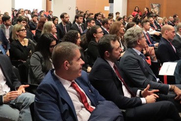 184 neue Mitarbeiterinnen und Mitarbeiter in der Sparkasse aufgenommen