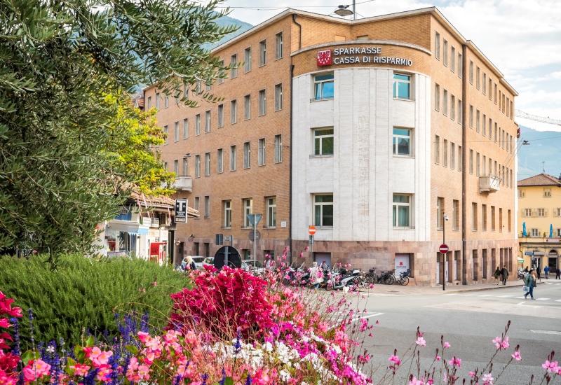 Sparkasse stärkt sich weiter zum Vorteil von Familien und Unternehmen
